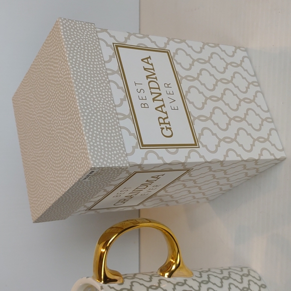 "Best Grandma Ever" Ceramic Travel Cup With Decorative Box - Picture 10 of 15